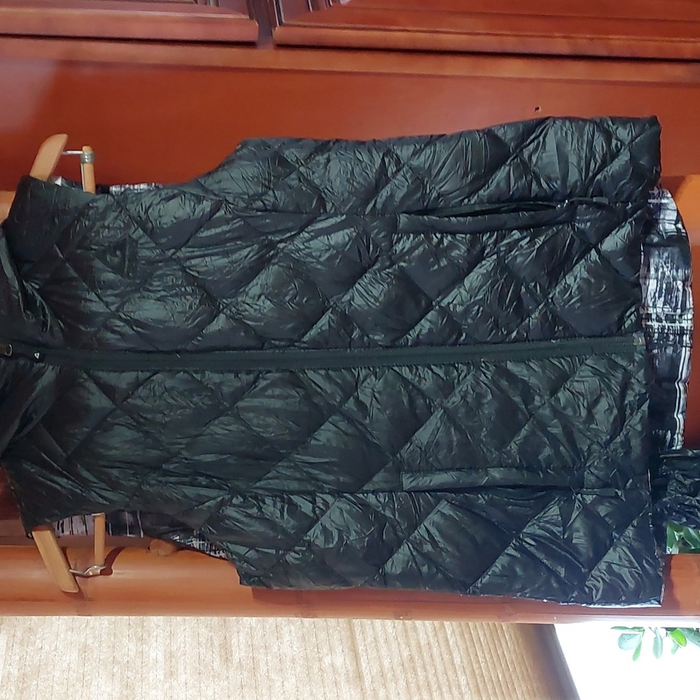 Reversible packable Vest - Picture 4 of 5